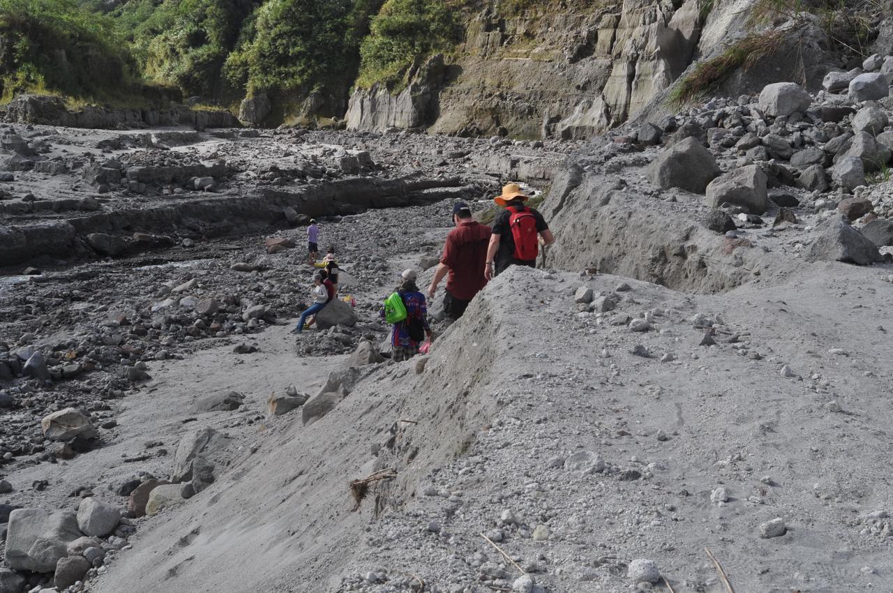 Bognot Lodge : Alvin Bognot Mt Pinatubo Guesthouse And Tours Santa Juliana Exteriör bild